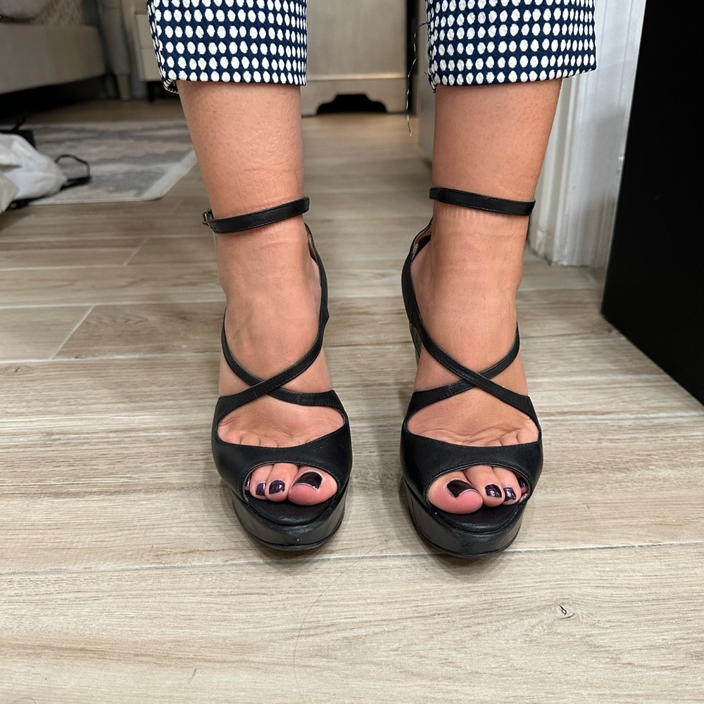 Black wedges